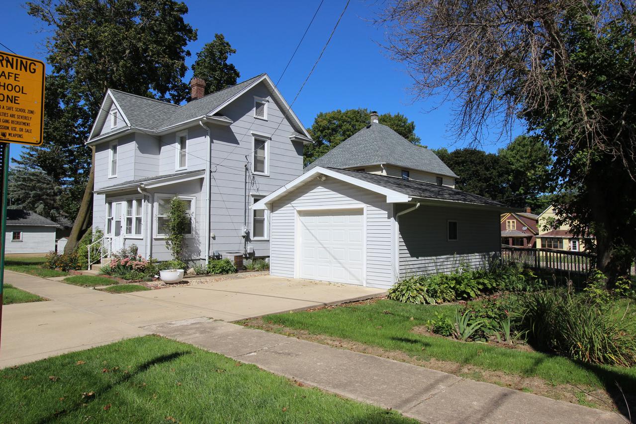 820 E Center St., Freeport, IL 61032