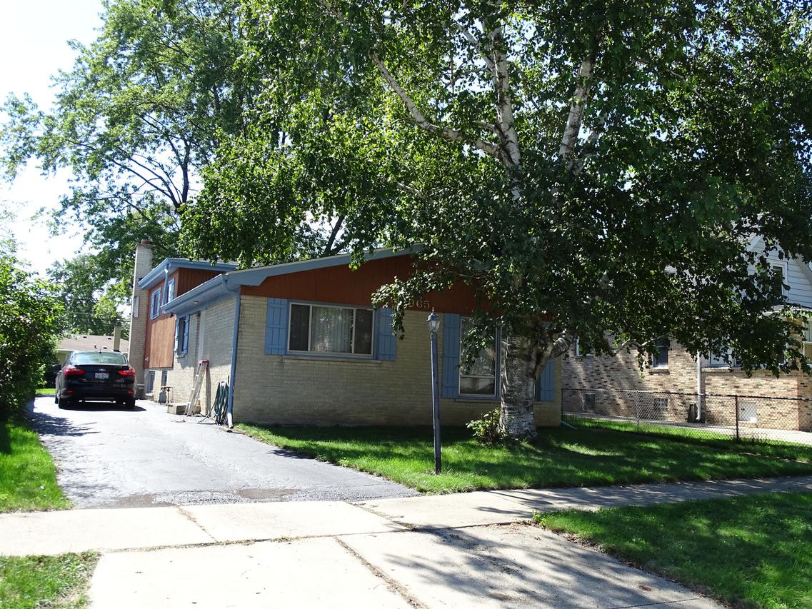 965 North Ave., Des Plaines, IL 60016