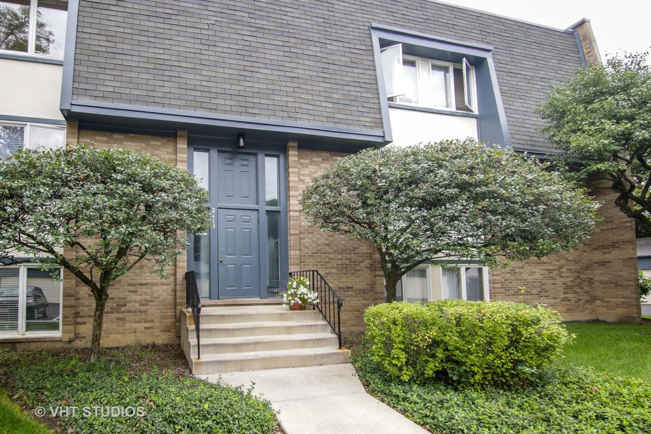 2113 Ammer Ridge Ct. #301, Glenview, IL 60025