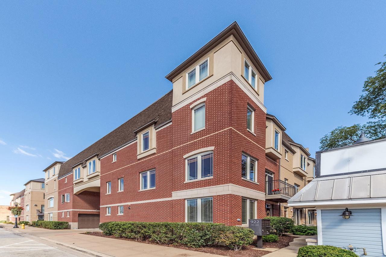 922 Warren Ave. #101, Downers Grove, IL 60515