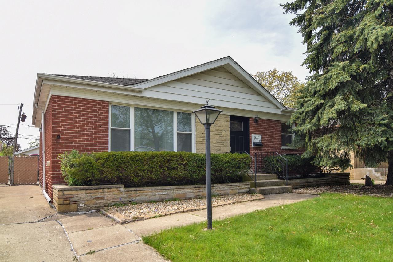 1636 Boeger Ave., Westchester, IL 60154
