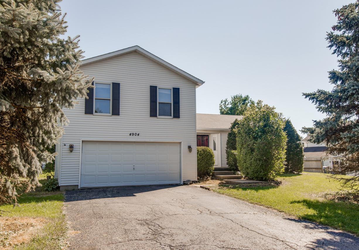 4904 Promontory Ln., Johnsburg, IL 60050