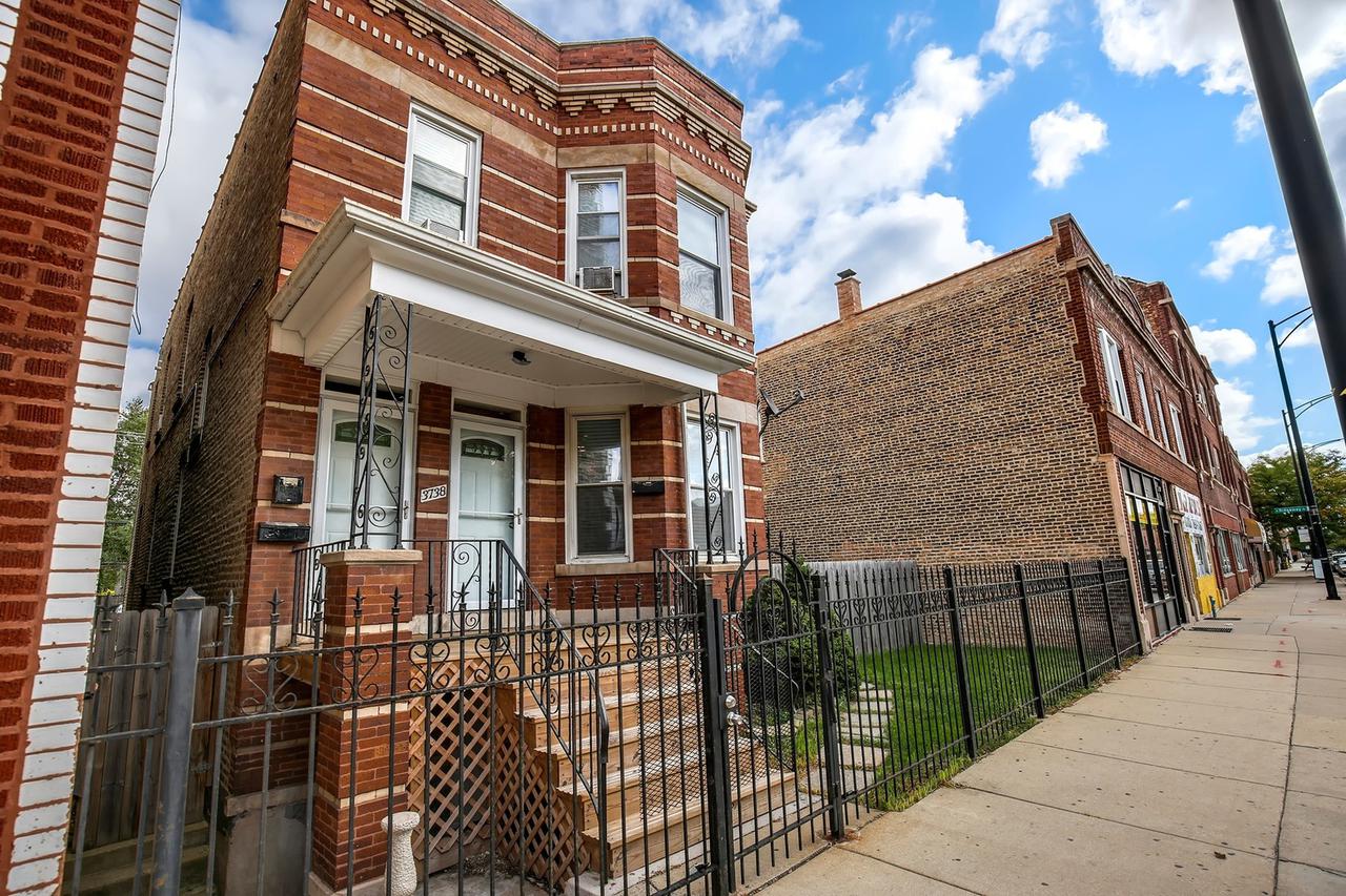3738 W Montrose Ave., Chicago, IL 60618