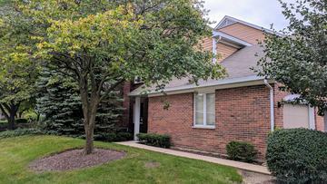 1649 N Courtland Dr., Arlington Heights, IL 60004