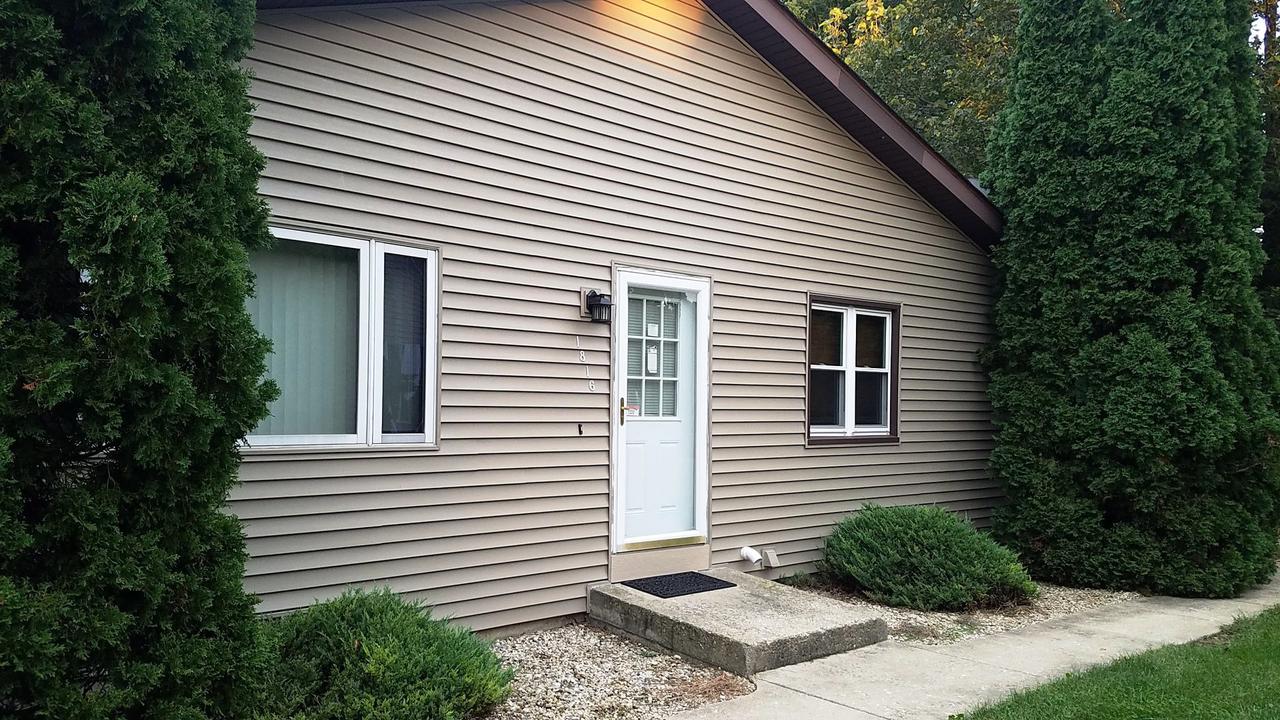 1816 Kerrybrook Ct., Sycamore, IL 60178