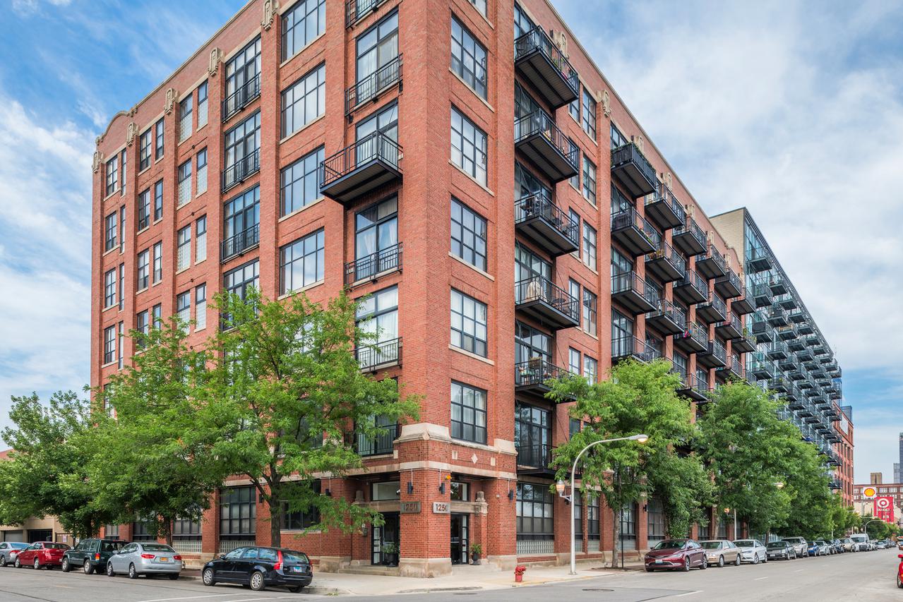 1250 W Van Buren St. #515, Chicago, IL 60607