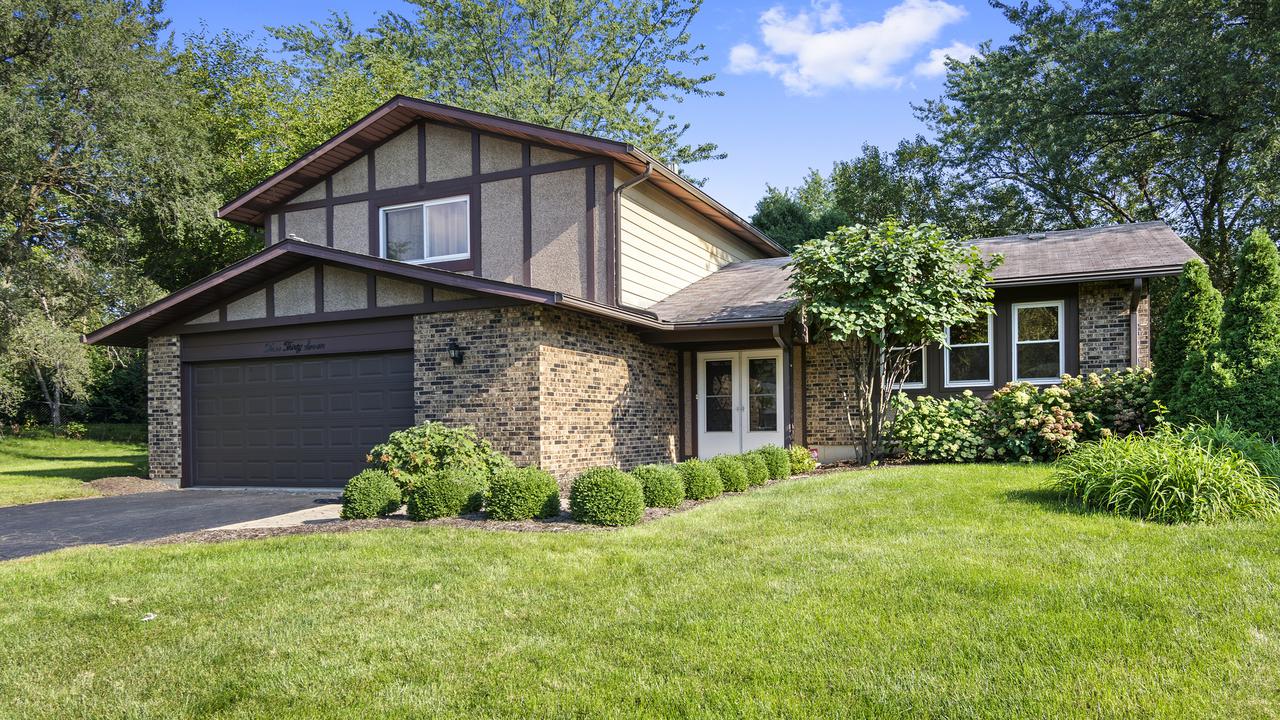 337 Lancelot Ct., Bolingbrook, IL 60440
