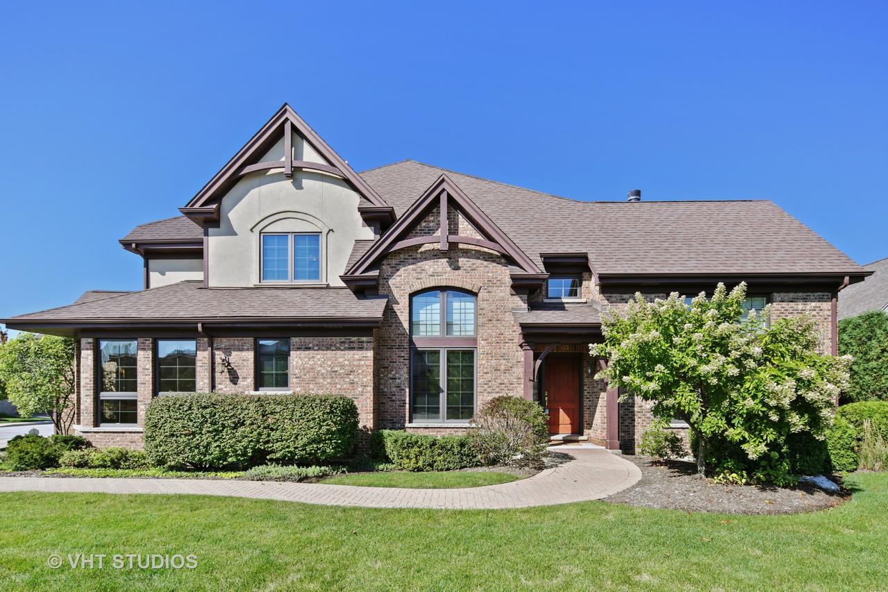 1051 Mackenzie Pl., Wheaton, IL 60187