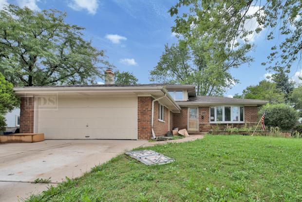 8516 W 89th St., Hickory Hills, IL 60457