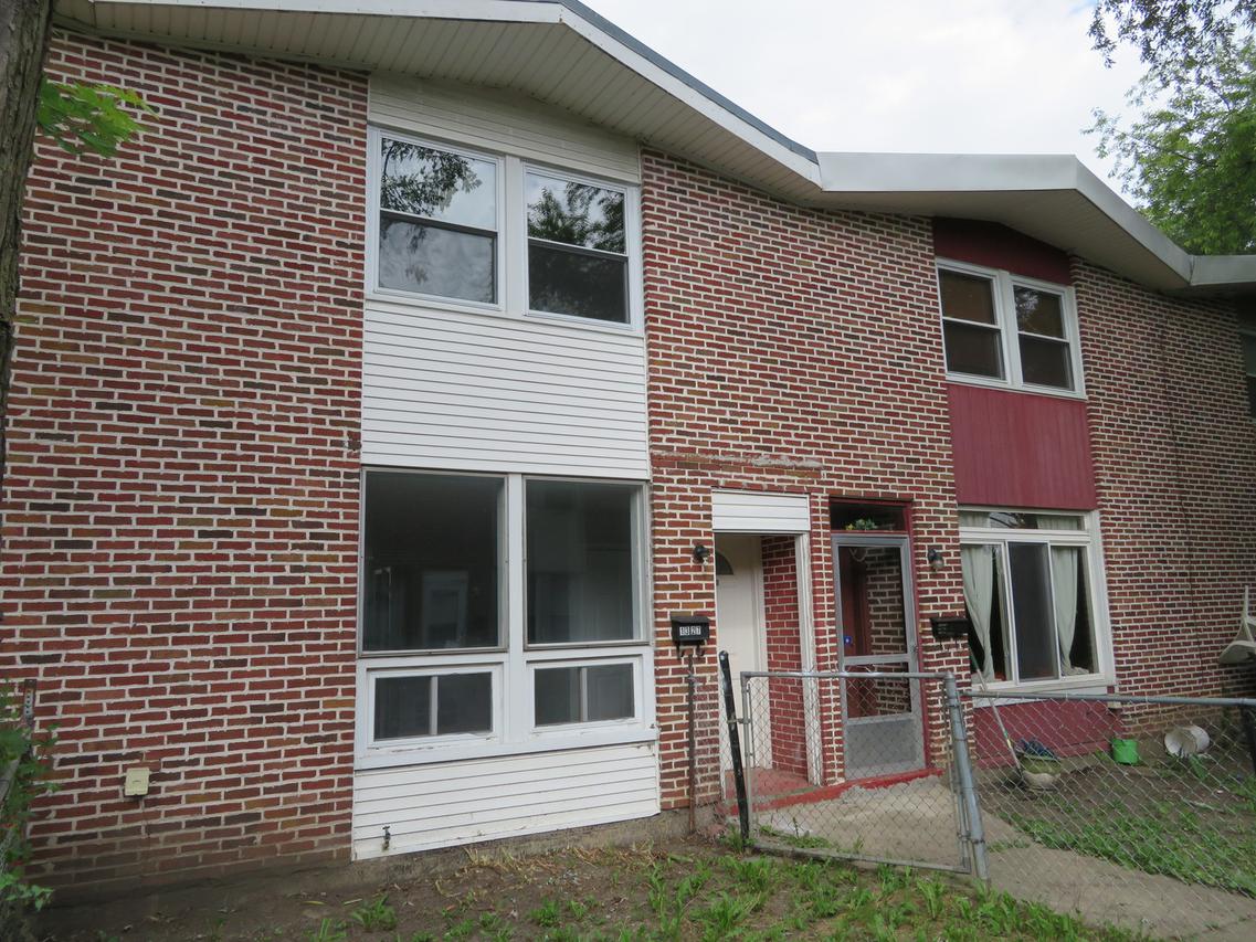 1327 Highland Dr. #D, Des Plaines, IL 60018