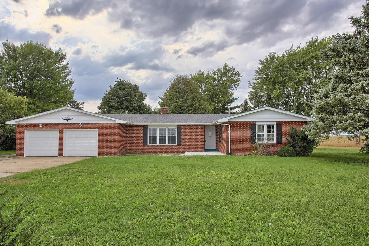 2381 Cr 250 E, Mahomet, IL 61853