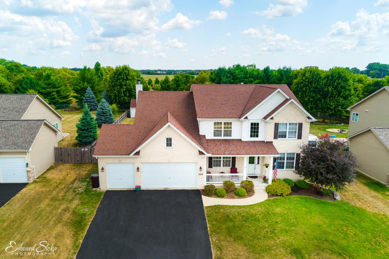 1812 Hillside Ln., Mchenry, IL 60051