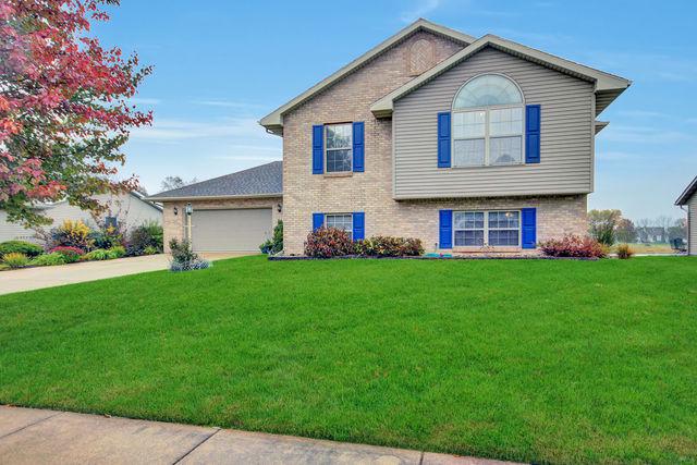 512 Chestnut Dr., St. Joseph, IL 61873