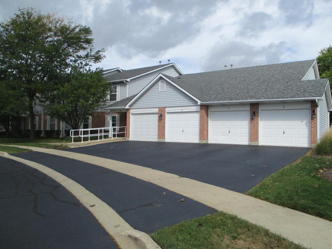 905 Golf Course Rd. #2, Crystal Lake, IL 60014
