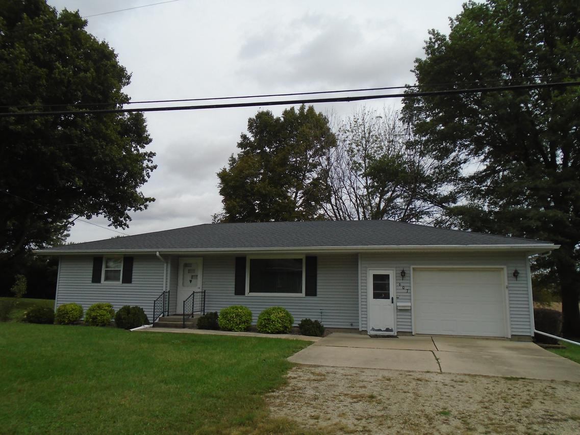 607 S Park Ave., Lamoille, IL 61330