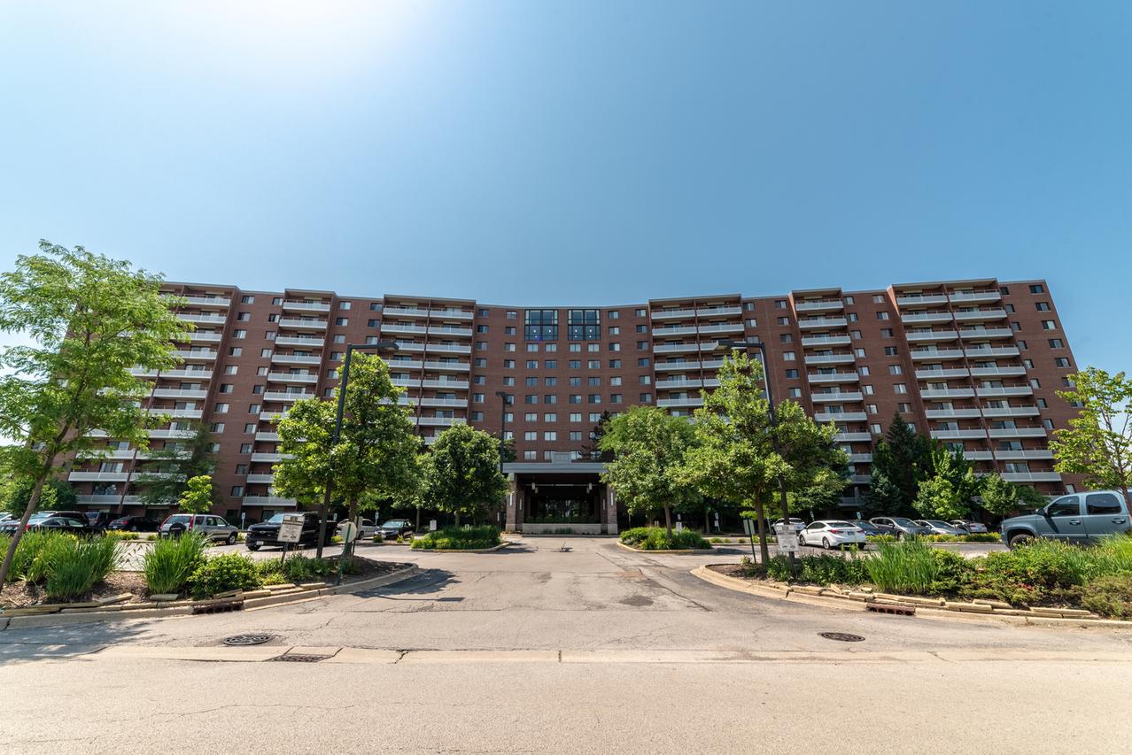 21 Kristin Dr. #312, Schaumburg, IL 60195