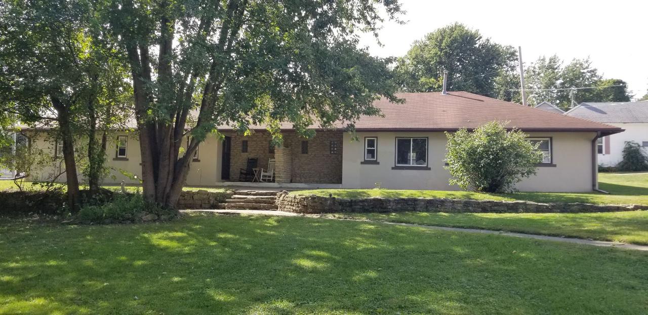 807 Cartwright Ave., Ashton, IL 61006