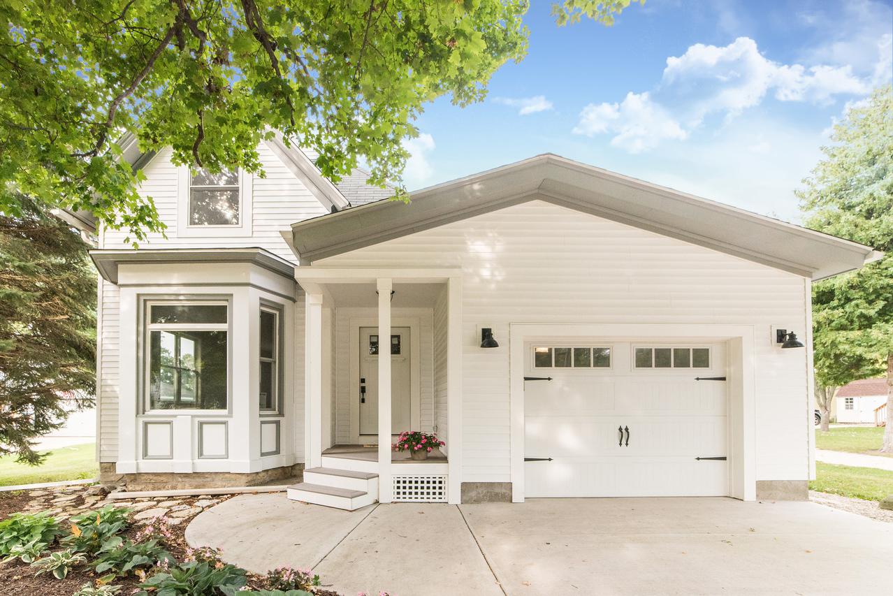 315 N Birch St., Waterman, IL 60556