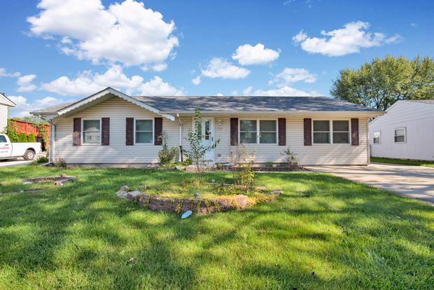716 Suffolk Pl., Streamwood, IL 60107
