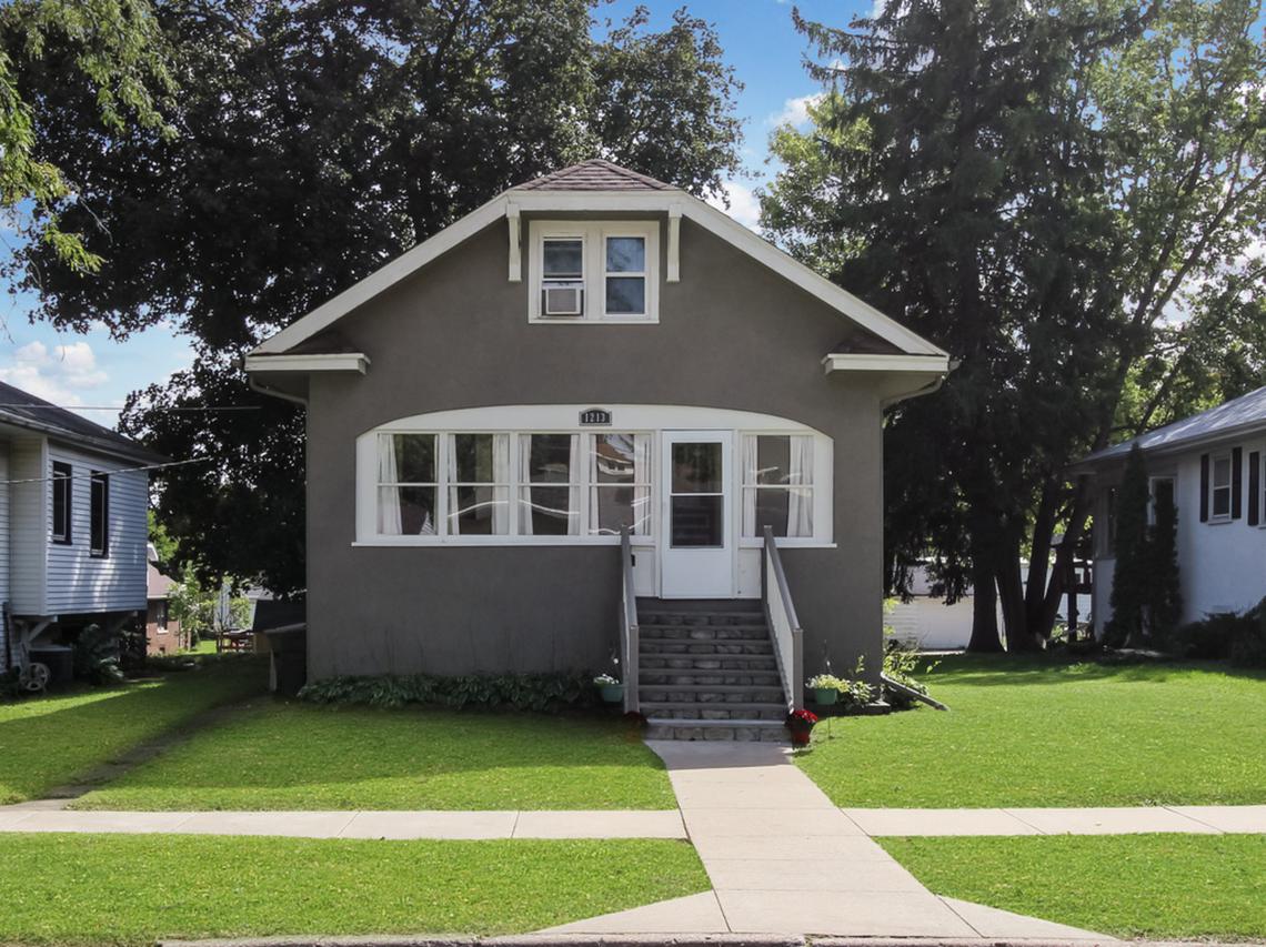1213 W Pleasant St., Freeport, IL 61032