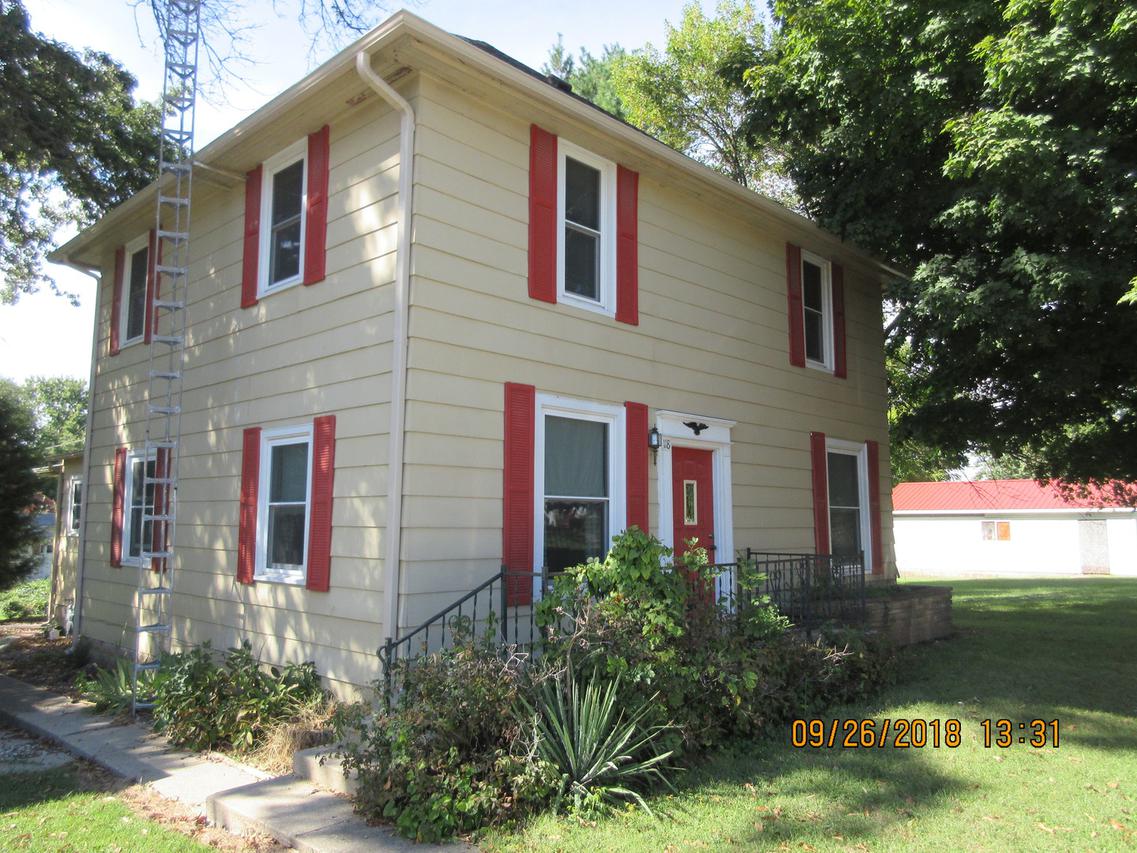 118 Center St., Hume, IL 61932