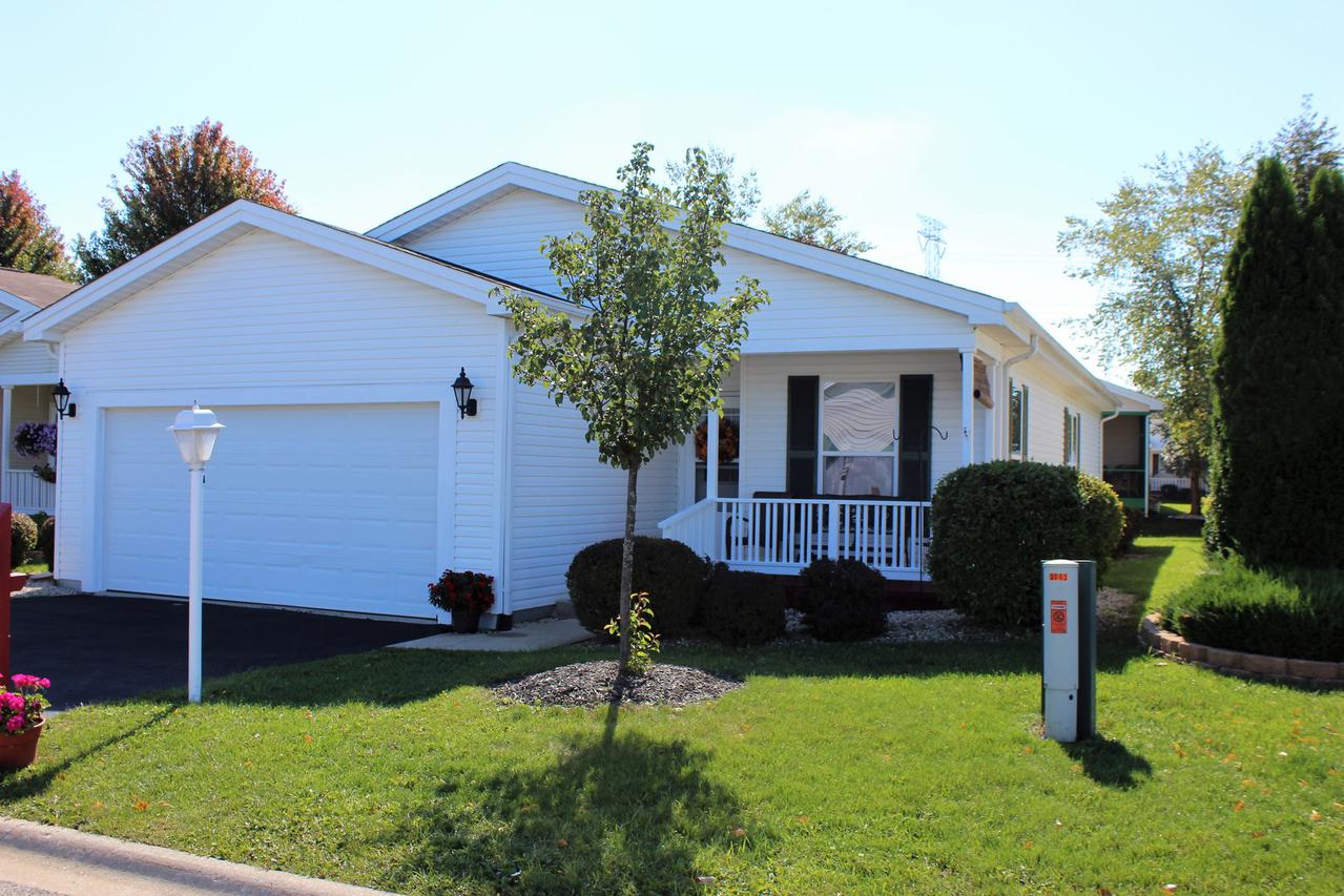 3003 Hunt Club Ct., Grayslake, IL 60030