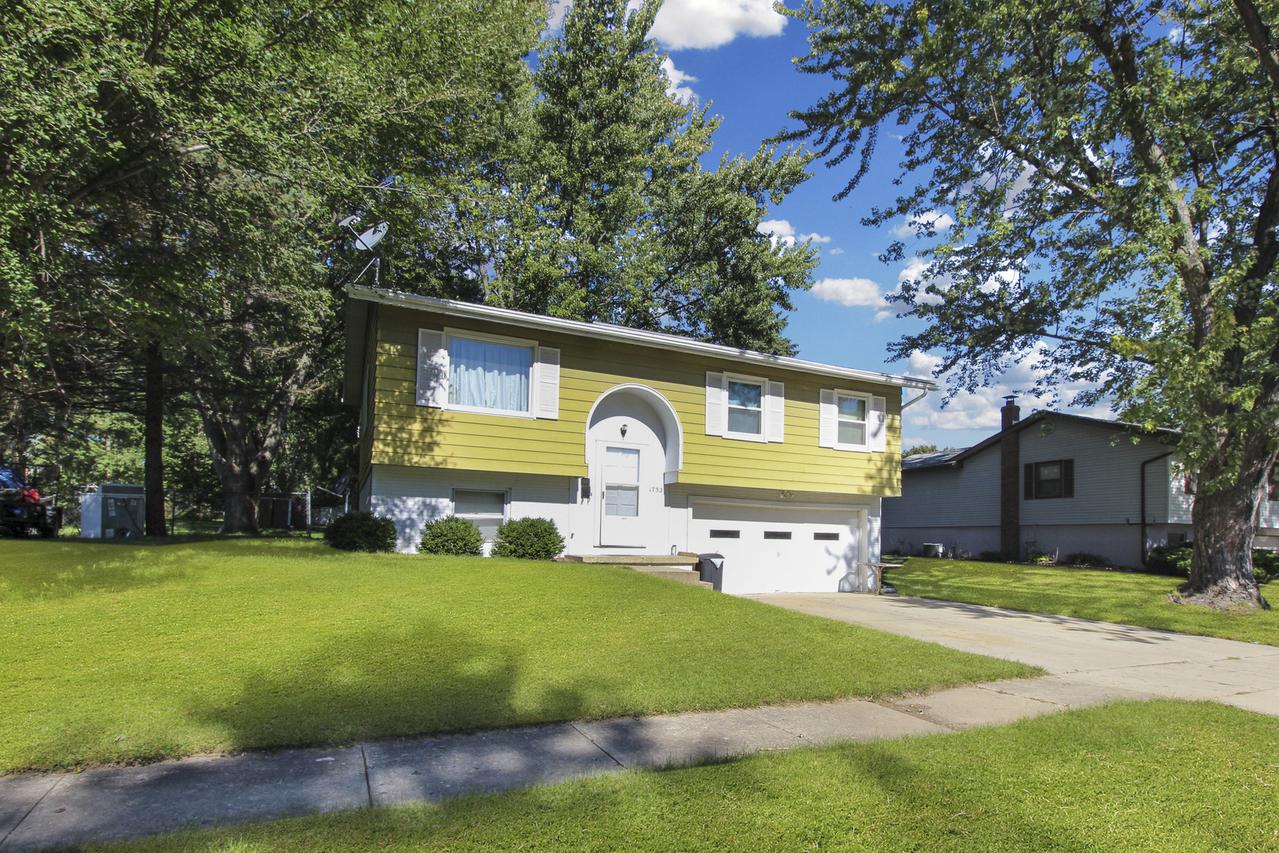 1732 Ridge Dr., Freeport, IL 61032