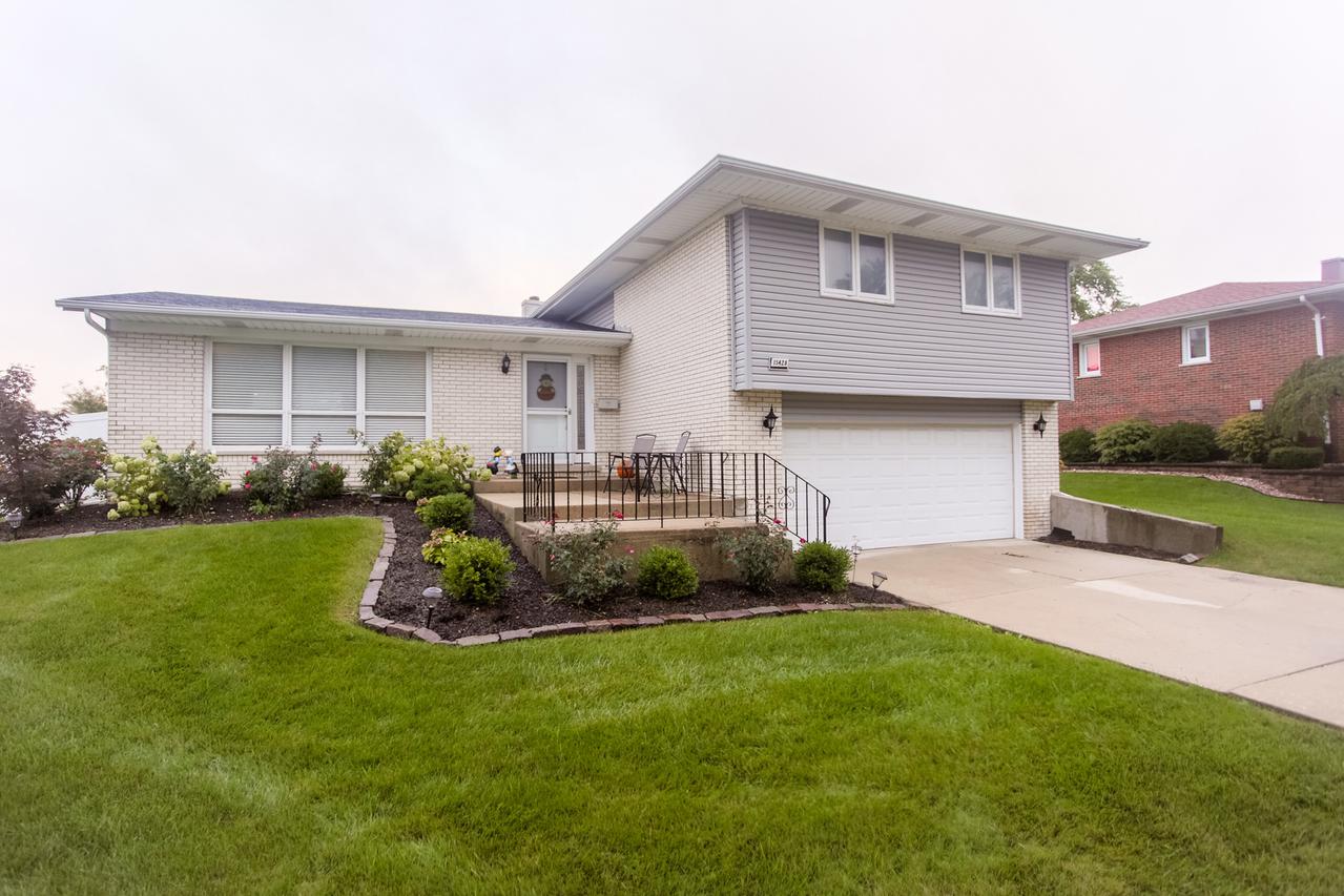 15428 Pine Dr., Oak Forest, IL 60452