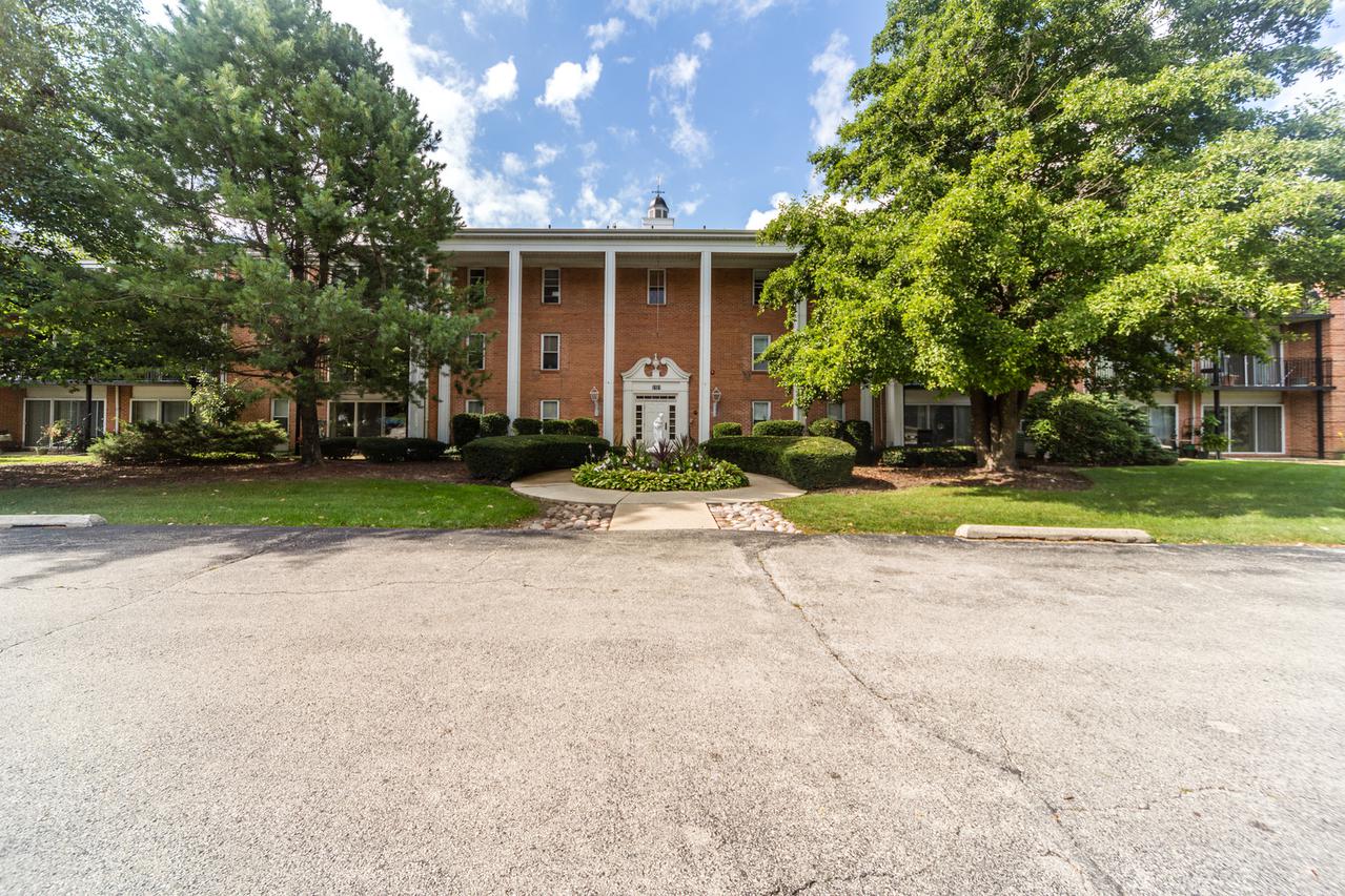 5101 Carriageway Dr. #B309, Rolling Meadows, IL 60008