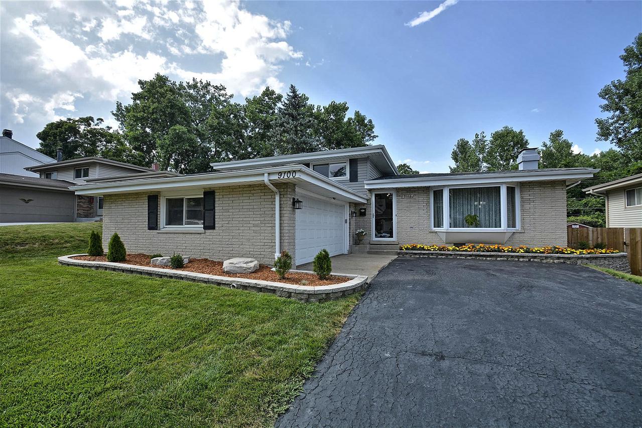 9100 Shady Ln., Hickory Hills, IL 60457