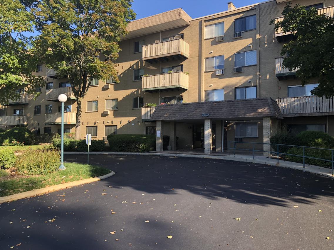 280 N Westgate Rd. #122, Mount Prospect, IL 60056