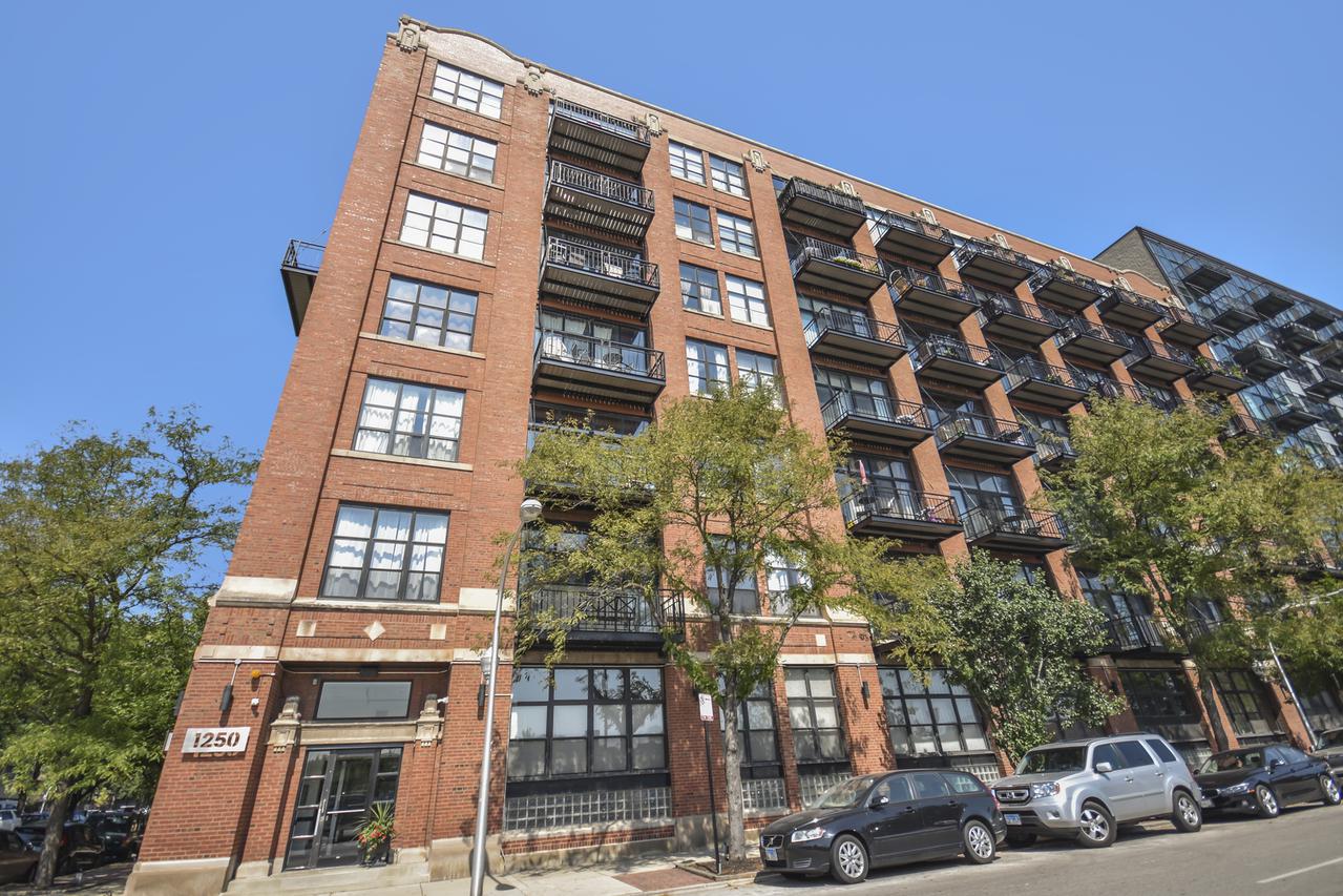 1250 W Van Buren St. #304, Chicago, IL 60607