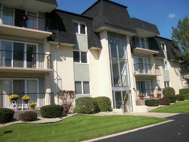 18511 Wentworth Ave. #1E, Lansing, IL 60438