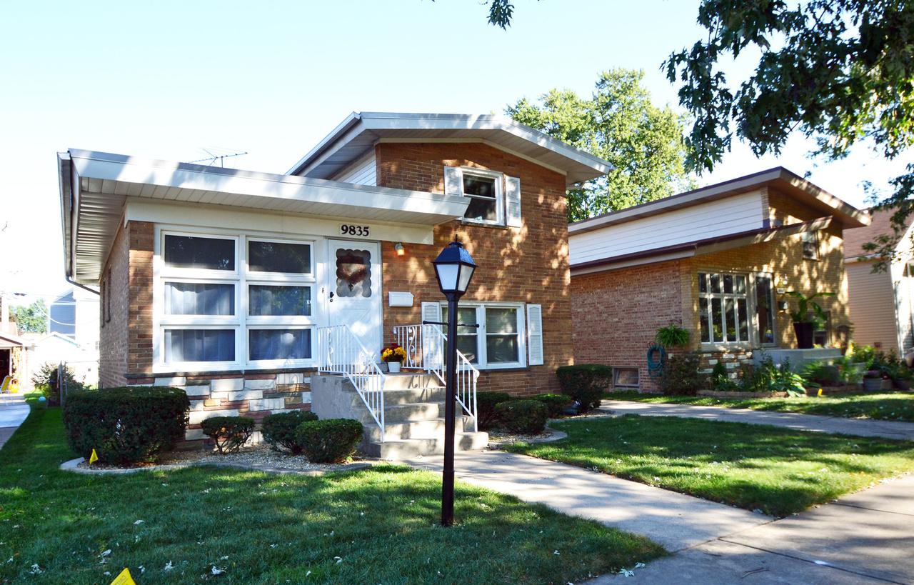 9835 S Harding Ave., Evergreen Park, IL 60805