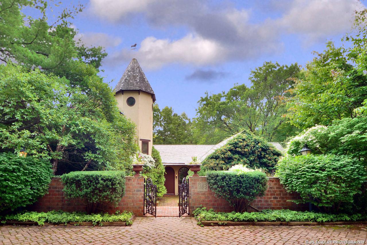105 N Mayflower Rd., Lake Forest, IL 60045