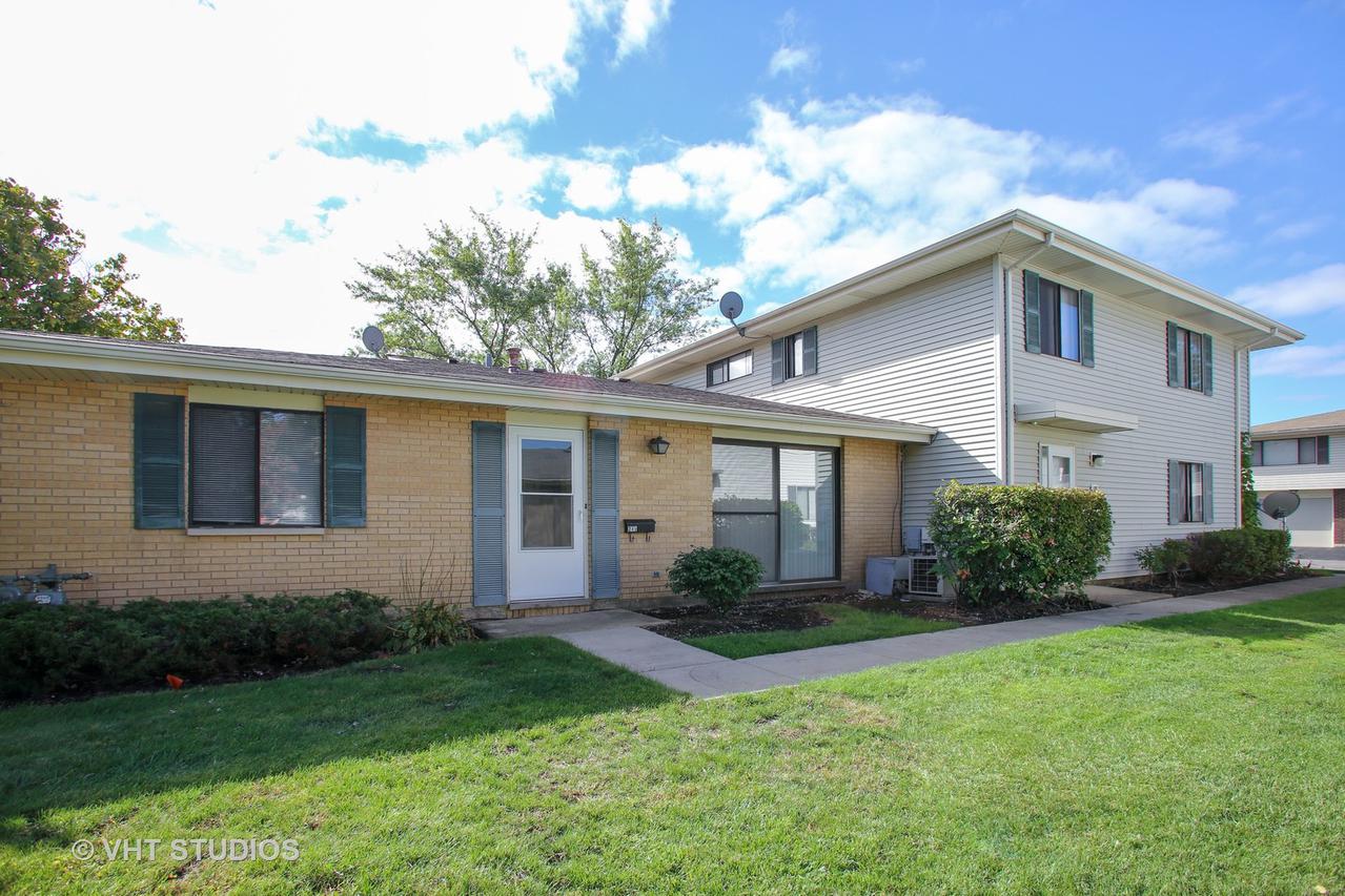 211 Kendrick Ct., Schaumburg, IL 60194