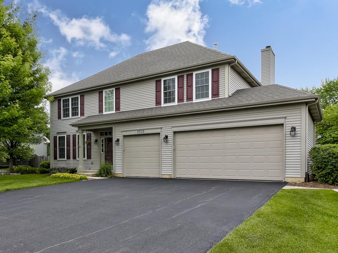 1529 Rolling Hills Dr., Crystal Lake, IL 60014