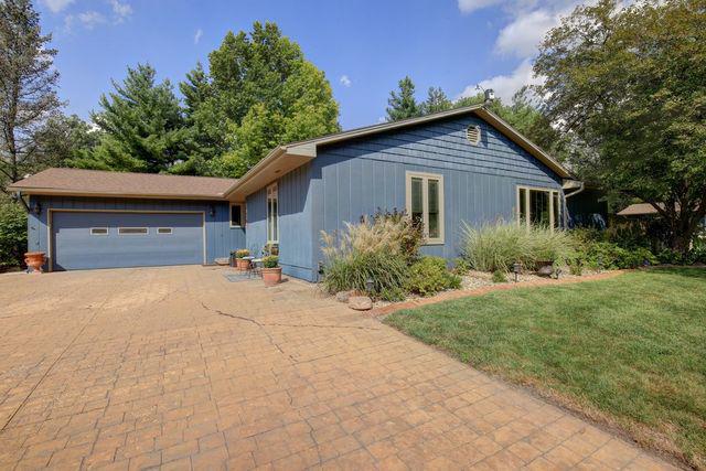 102 Jennifer Dr., Mahomet, IL 61853