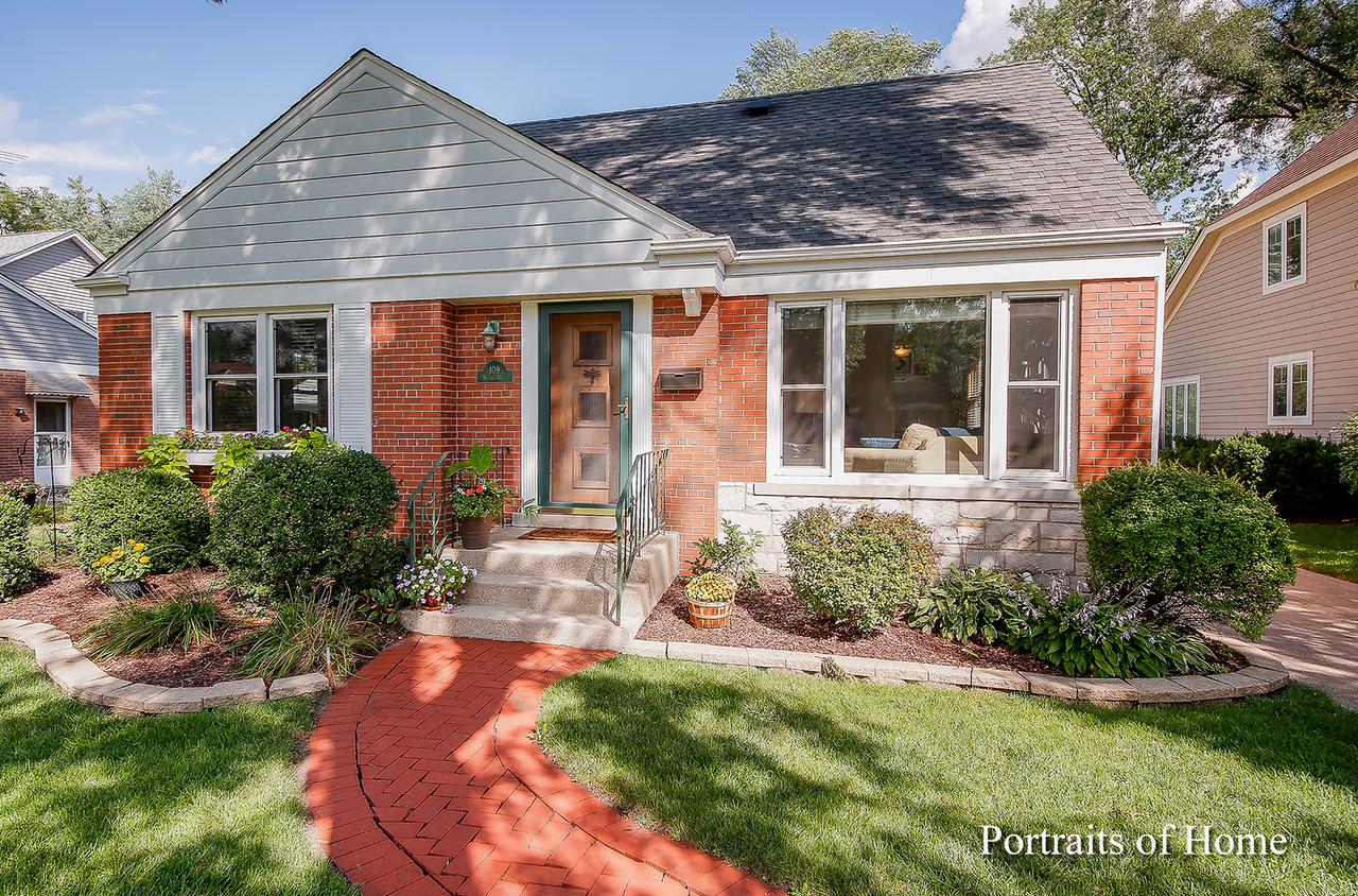 109 Mohawk Dr., Clarendon Hills, IL 60514