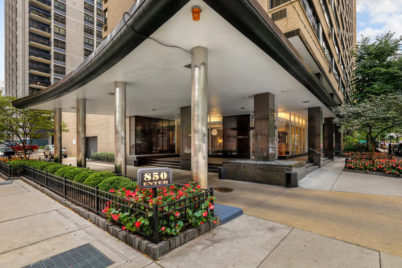 850 N Dewitt Pl. #22H, Chicago, IL 60611