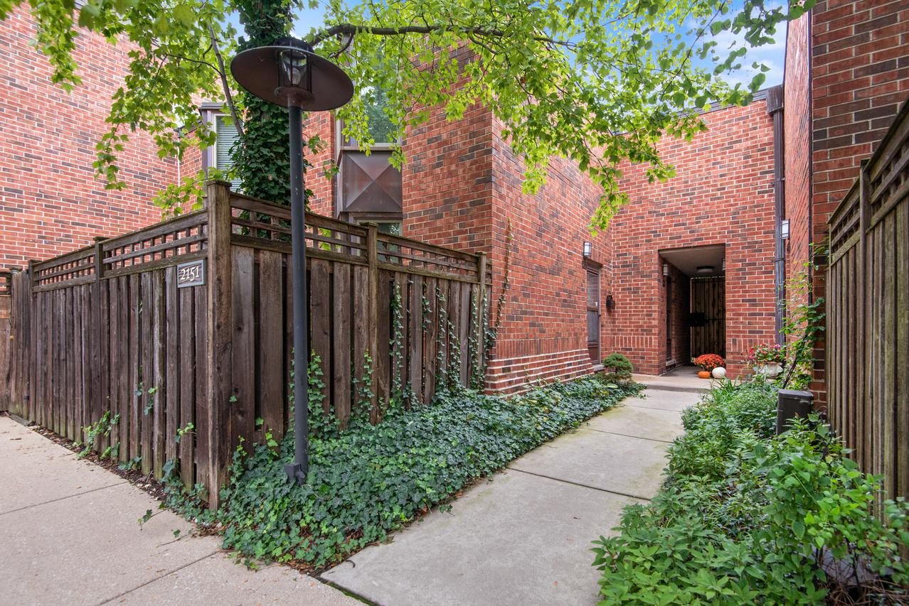 2147 N Lincoln Ave., Chicago, IL 60614
