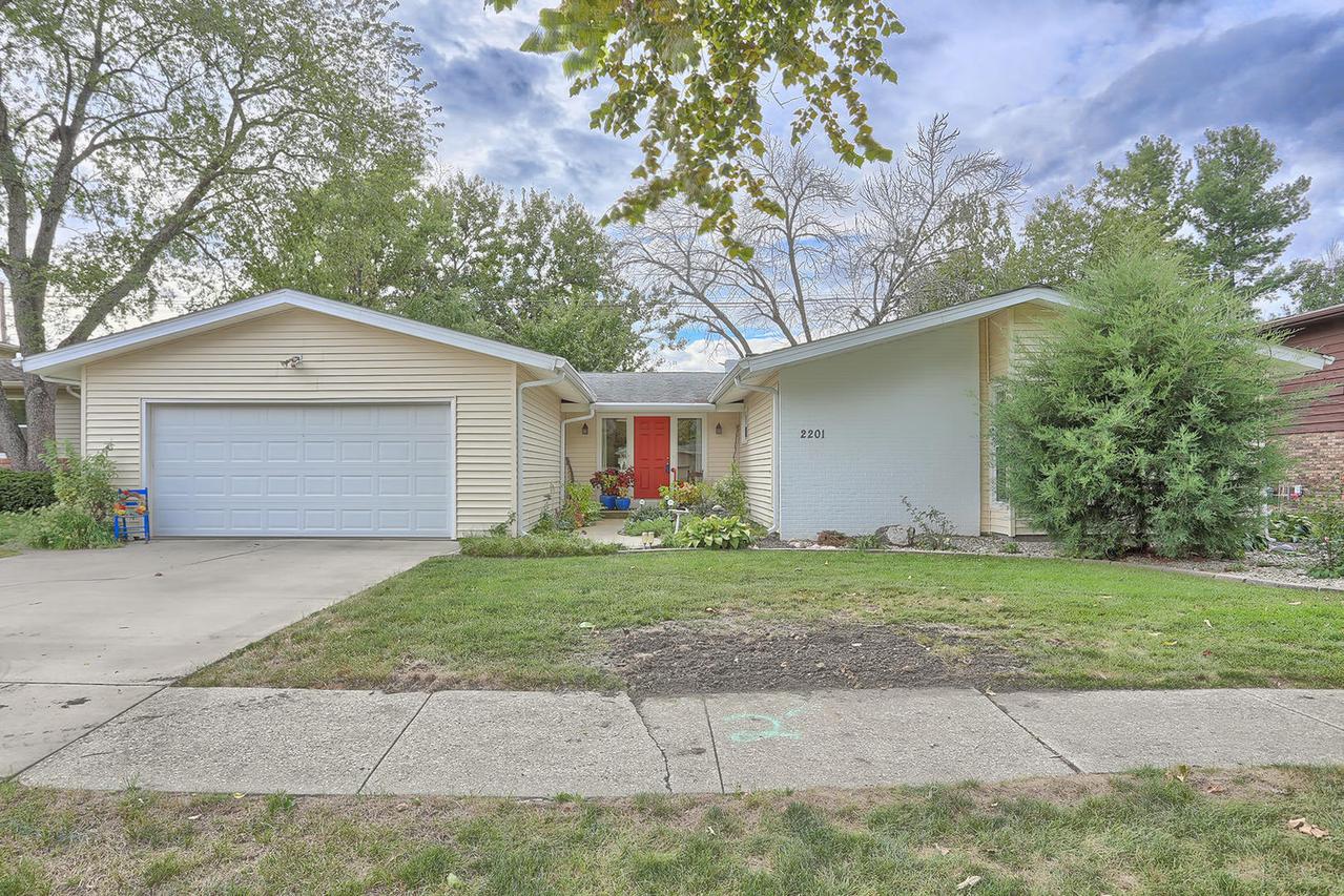 2201 Rebecca Dr., Champaign, IL 61820