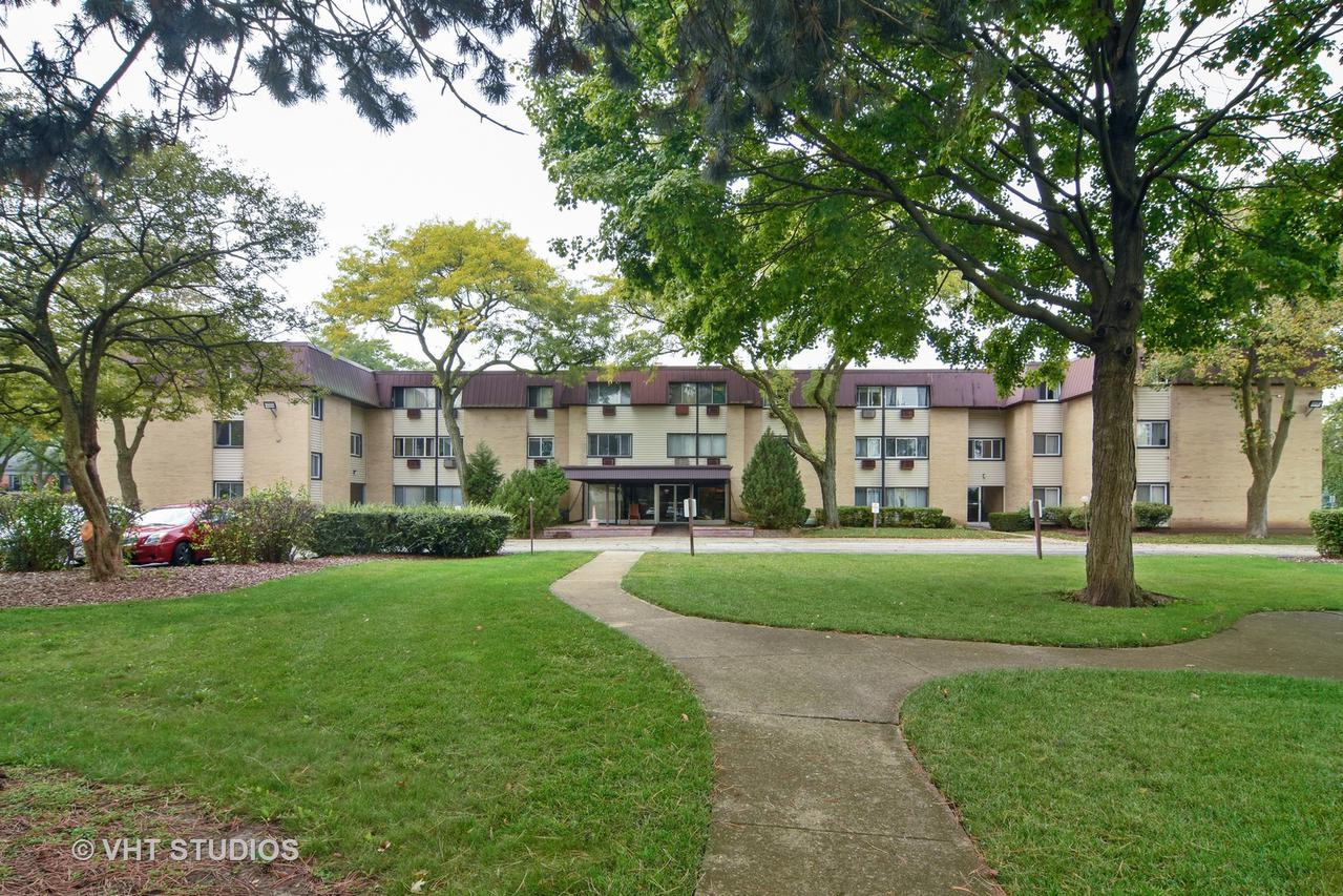 810 E Shady Way #102, Arlington Heights, IL 60005