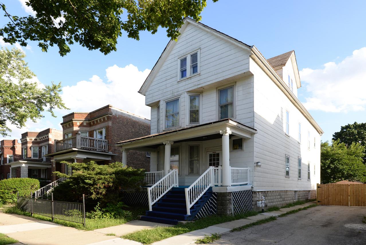 5955 W Walton St., Chicago, IL 60651