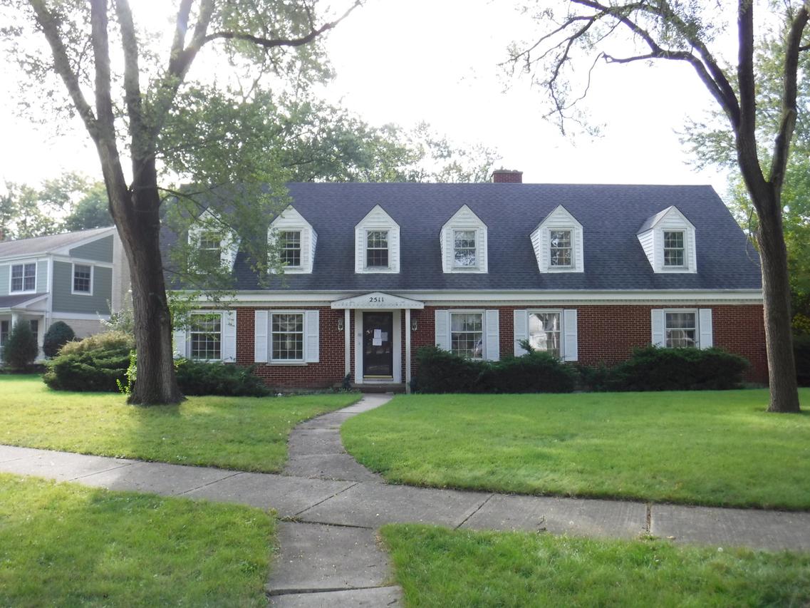 2511 Saint Stephens Grn, Northbrook, IL 60062