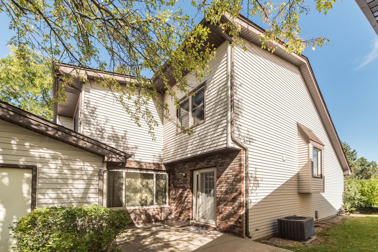 1606 Gingercreek Ct., Sycamore, IL 60178