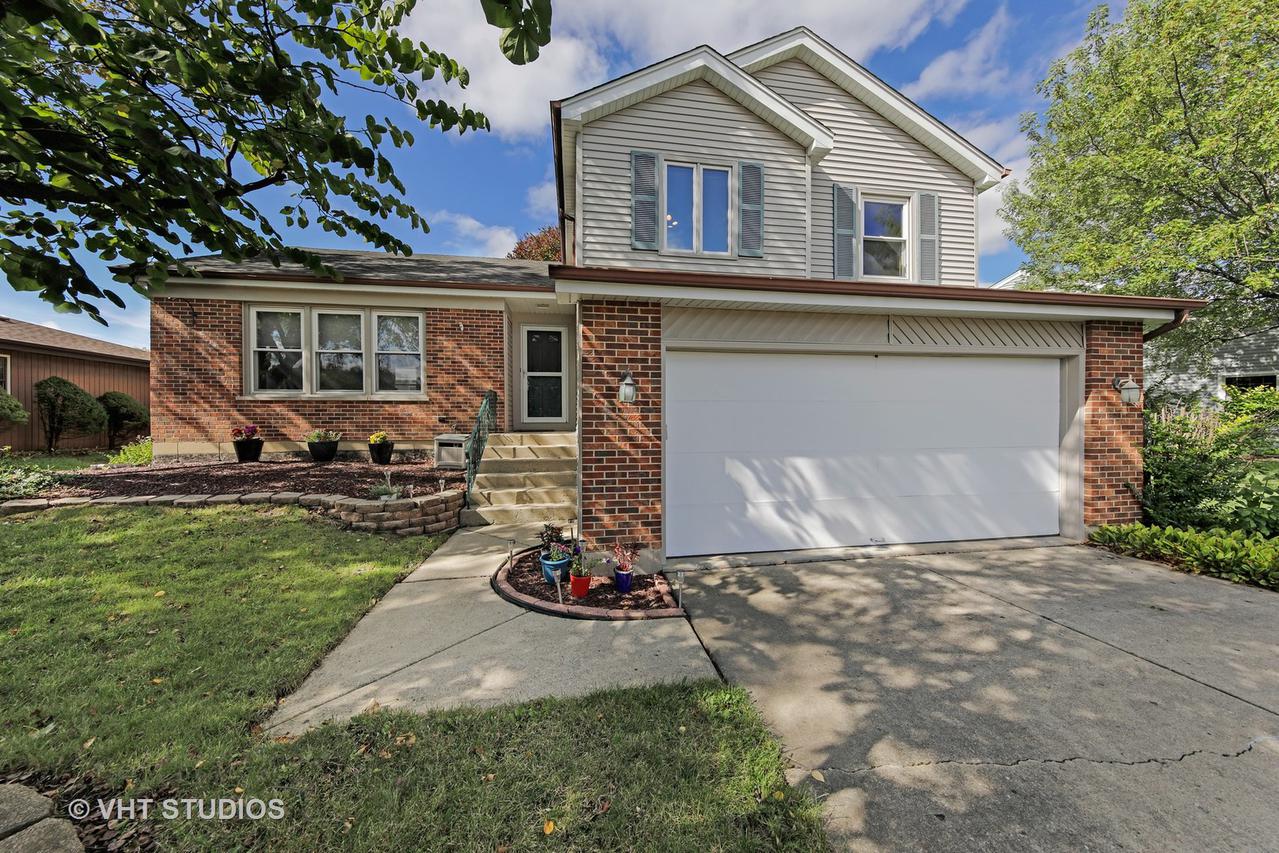 1076 Judy Dr., Elk Grove Village, IL 60007