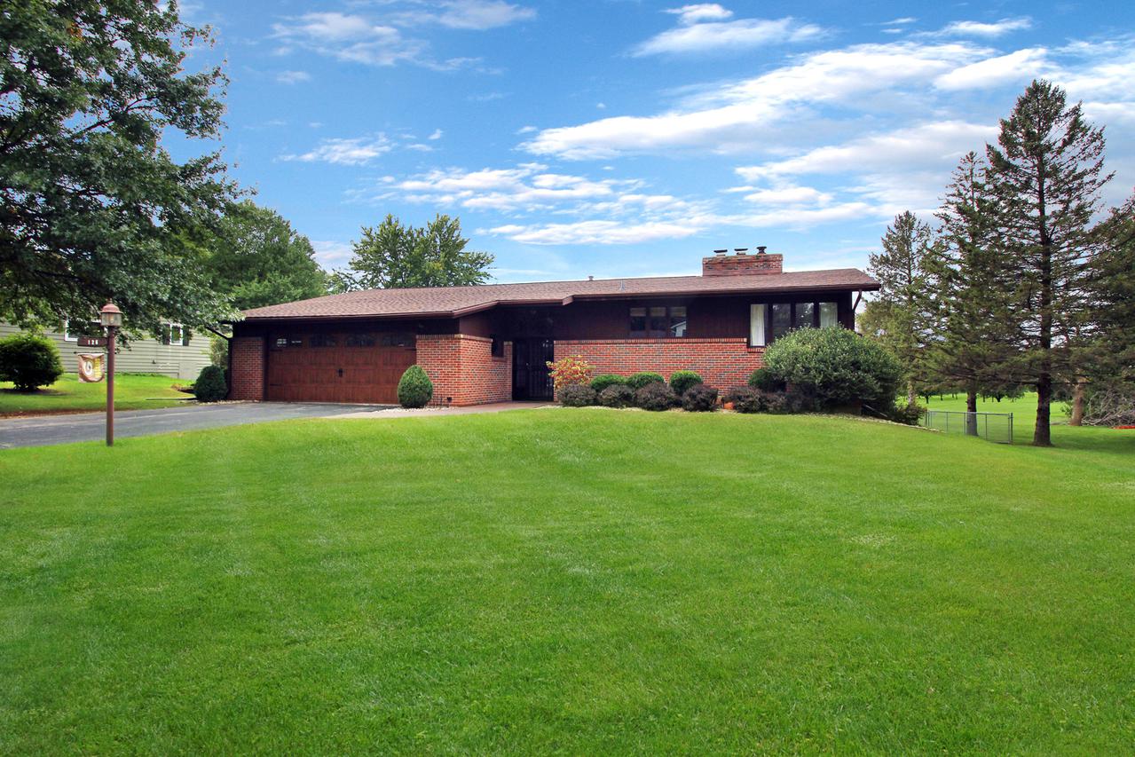 126 N Park Crest Dr., Freeport, IL 61032