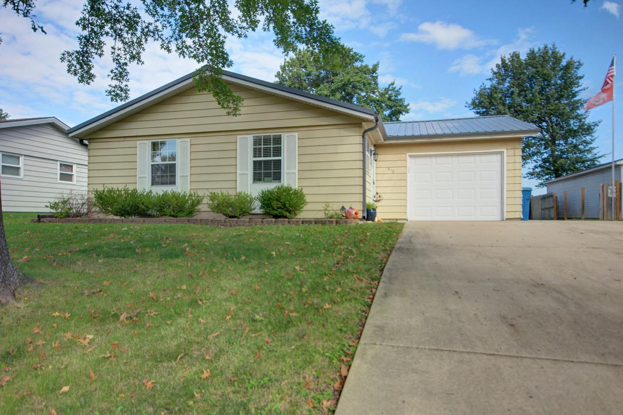 318 Timber Ridge Dr., Oakwood, IL 61858