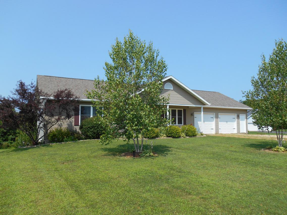 2392 N Cross Rd., Galena, IL 61036